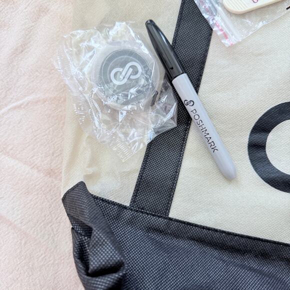 Poshmark Posh Swag Bag Filled With 5 Posh Merchandise Items Cream Black Tote - Picture 7 of 9